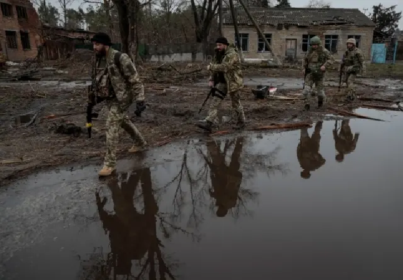 Ông Apti Alaudinov, chỉ huy Lực lượng đặc nhiệm Akhmat của Chechnya cho biết, Quân đội Ukraine đã tập trung một số lượng lớn binh sĩ thiết giáp ở khu vực Kursk, cố gắng phản công theo hướng Lyubimovka của quân Nga. Tuy nhiên, những đợt phản công này đã bị Quân đội Nga đẩy lùi thành công. Ảnh: BBC.