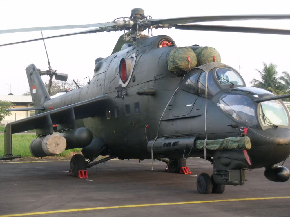 Indonesia và Myanmar tuy không chọn họ trực thăng vận tải đa năng Mi-17, nhưng họ đã mua các trực thăng tấn công Mi-35M. Lưu ý rằng, đó là phiên bản hiện đại của dòng trực thăng tấn công Mi-24 được Việt Nam sử dụng rất thành công trong cuộc chiến chống Khmer Đỏ ở Campuchia những năm 1980.