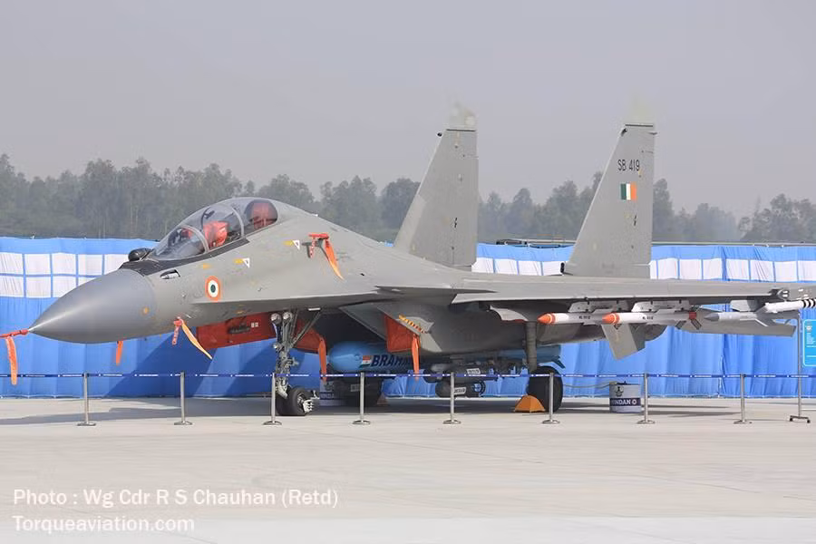 Hôm 8/10 vừa qua, Không quân Ấn Độ đã tiến hành cuộc duyệt binh lớn trên mặt đất và trên bầu trởi nhân kỷ niệm 84 năm ngày thành lập lực lượng (8/10/1932-8/10/2016).