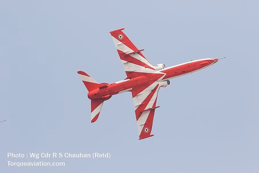 Hiện Ấn Độ có trong biên chế 90 chiếc Hawk 132 để huấn luyện phi công máy bay chiến đấu. Ngoài ra, còn có 81 chiếc HJT-16 do Ấn Độ tự sản xuất và 75 chiếc PC-7 MkII do Thụy Điển chế tạo.