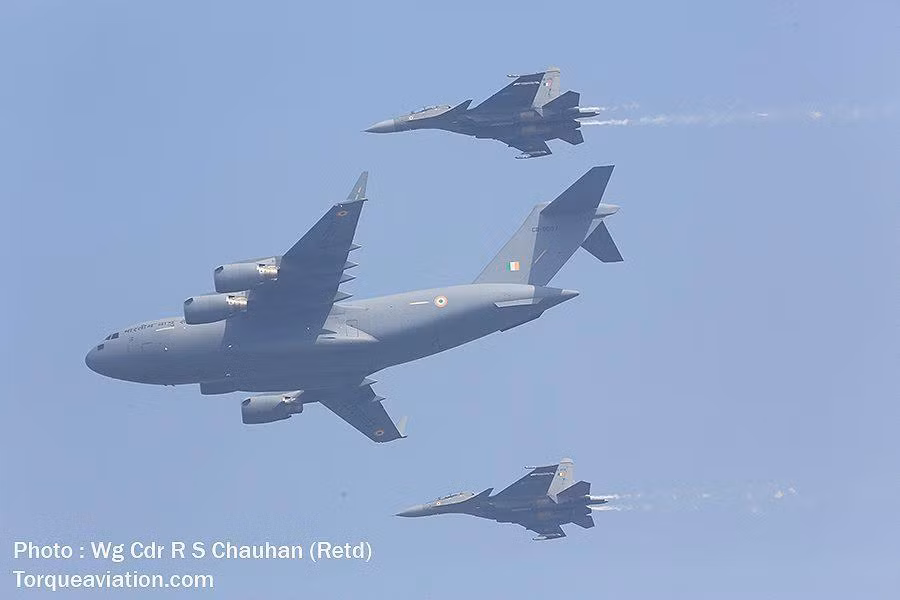 Hay máy bay vận tải hạng nặng C-17 Globalmaster III thay vì Il-76MD của Nga.