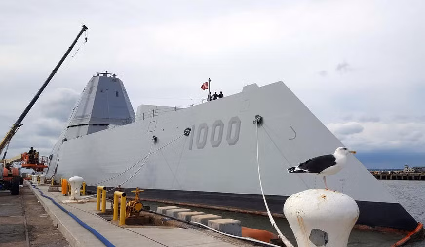 Theo các nguồn tin, ngày 15/10/2016, siêu khu trục hạm DDG-1000 USS Zumwalt sẽ chính thức biên chế vào Hải quân Mỹ tại quân cảng ở Baltimor.