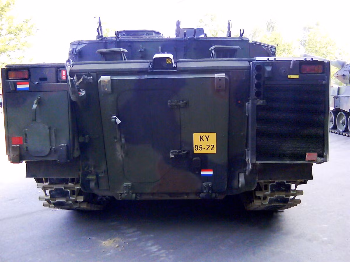 CV9035 nặng khoảng 35 tấn, dài 6,55m, rộng 3,1m, cao 2,7m. Ở đuôi có thiết kế cửa hậu cho 8 binh sĩ bộ binh.