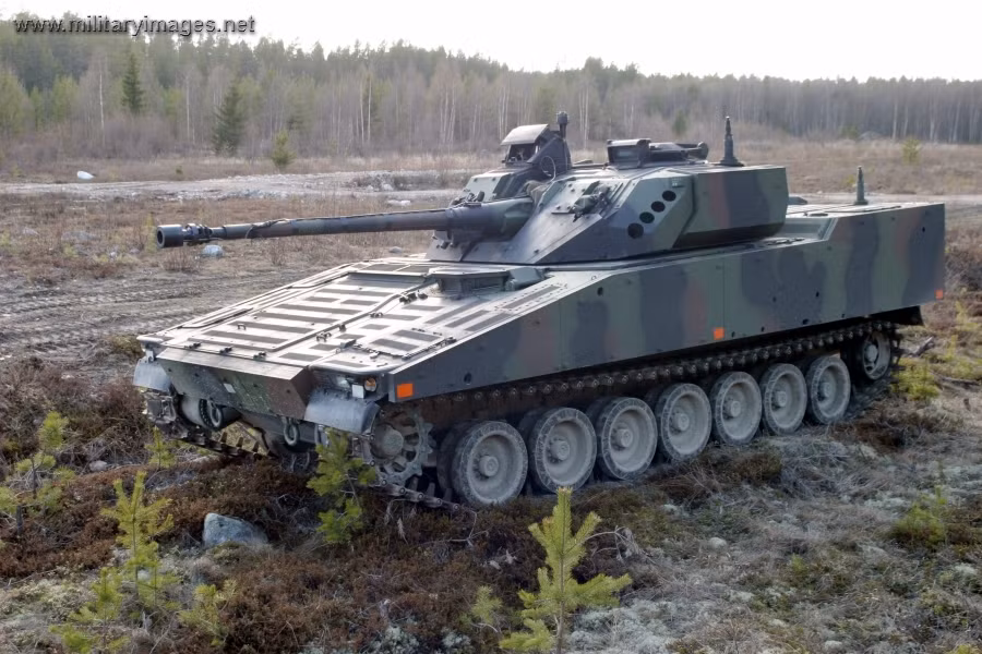Với việc xe chiến đấu bộ binh CV9035 tới Estonia, phía Đông Liên bang Nga ngày càng phải đề phòng các hệ vũ khí phương Tây “áp sát” biên giới nước này. Trước đó, Latvia (nước láng giềng với Estonia và Nga) đã mua pháo tự hành PzH 2000 và xe bọc thép Boxer của Đức để thay vũ khí Nga.