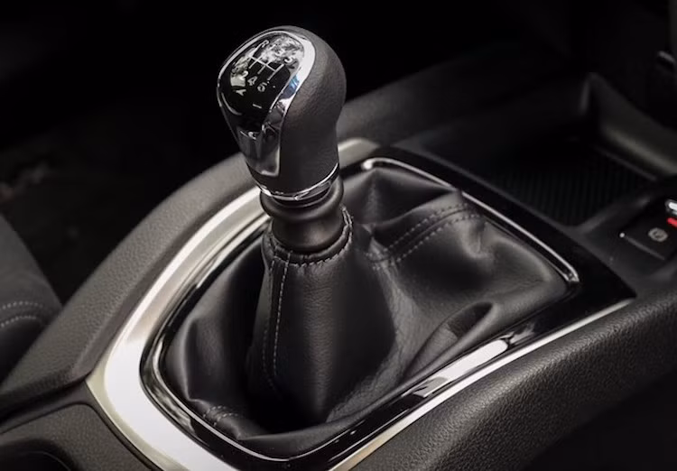 Ngoài ra, hộp số sàn của mãu xe mới này cũng có thể sẽ không được đưa về cho X-Trail tại Việt Nam. Thay vào đó, mọi phiên bản của xe sẽ có hộp số tự động vô cấp X-Tronic CVT.