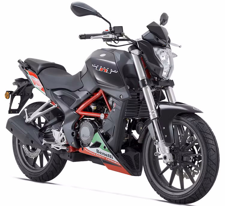 So với phiên bản 2015, Benelli TnT25 đời 2016 chỉ được bổ sung duy nhất phiên bản Black Edition mới với màu đen mờ "ngầu" hơn. Đi kèm với màu đen này là dàn tem có thiết kế mới được Benelli gọi là Tornado Naked. Với sự xuất hiện của phiên bản màu mới, bản màu xanh cũ của xe cũng bị loại bỏ, khiến TnT25 hiện chỉ còn 2 lựa chọn màu là đen và đỏ.