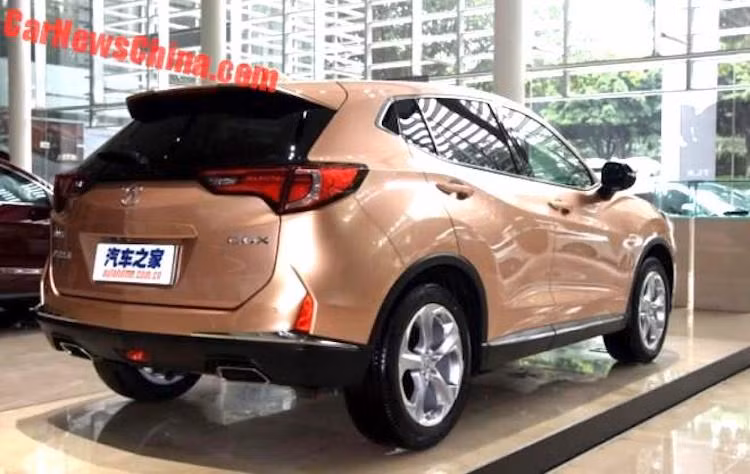 Hiện tại, những chiếc CDX đầu tiên đã được chuyển tới các đại lý Acura tại Trung Quốc để chuẩn bị bán chính thức vào cuối tháng 7 này. Giá bán của xe được dự đoán sẽ rơi vào khoảng 250 - 300.000 NDT (tương đương 835 - 1 tỷ đồng).