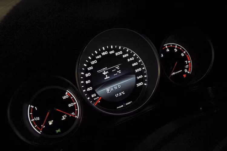 Sau khi được nâng cấp "hết bài", chiếc E63 AMG 4MATIC RS850+ của hãng độ Posaidon có thể đạt tốc độ tối đa trên lý thuyết 368 km/h và thời gian tăng tốc từ 0-100 km/h chỉ trong 2,8 giây, biến nó trở thành một trong những chiếc Mercedes độ mạnh và nhanh nhất Thế giới hiện nay.