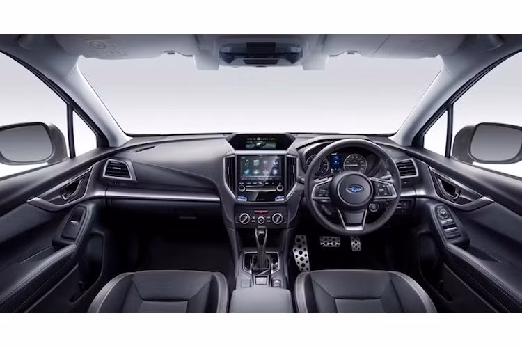 So với phiên bản cũ, Impreza có nội thất được thiết kế với vẻ cao cấp hơn nhờ có các chi tiết đẹp mắt cùng hệ thống thông tin giải trí với màn hình lớn trên bảng điều khiển trung tâm. Cũng giống như chiếc Levorg, phía trên bảng táp-lô là một màn hình hiển thị đa thông tin nhỏ khác.