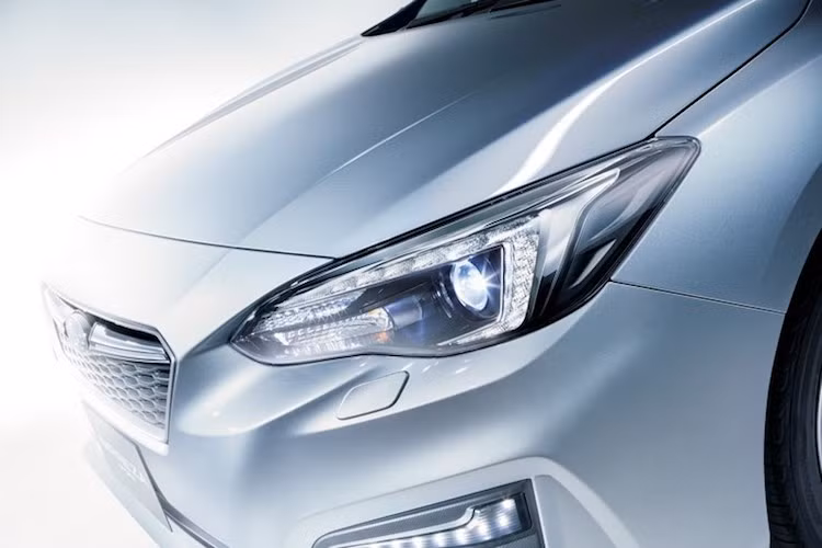 Trước mắt, cả 2 kiểu thân xe của Impreza là sedan và hatchback 5 cửa sẽ đều sử dụng động cơ 4 xi-lanh nằm ngang Boxer nạp khí tự nhiên với công suất tối đa 150 mã lực và hộp số tự động vô cấp CVT. 2 lựa chọn hệ dẫn động cho chiếc xe sẽ là cầu trước hoặc 4 bánh toàn thời gian.