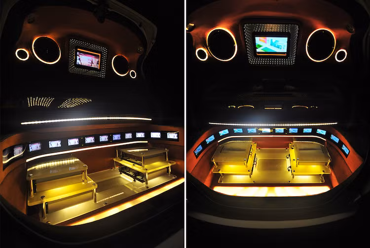 Hệ thống âm thanh của chiếc Camry cũng được Ke chú ý với một dàn loa nằm xung quanh nội thất, kèm theo 2 loa sub, 2 loa treb, 4 âm-li cùng "hằng hà sa số" các màn hình trang trí bên trong khoang hành lý.