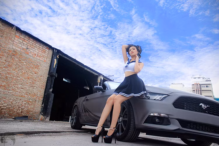 Ở phần đuôi xe, phần đèn hậu LED được thiết kế dạng 3 thanh dọc cũnng được lấy cảm hứng từ Mustang Fastback 1967. Xe có hệ thống xả 2 ống, nằm giữa là cánh khuyếch tán không khí trên cản sau cùng các chi tiết ngoại thất được làm mới.