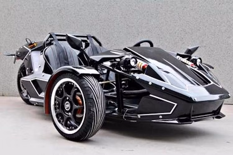 Với động cơ này, EEC Trike được nhà sản xuất quảng cáo là có khả năng đạt tốc độ tối đa 120 km/h. Tuy nhiên nhiều khả năng chiếc xe khó có thể đạt được tới tốc độ này. Hiện tại, chiếc xe đang được một số người rao bán trên Facebook với giá hơn 100 triệu đồng.