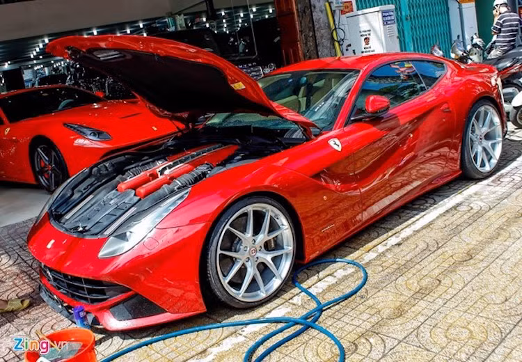 Ferrari F12 Berlinetta độ được trang bị động cơ V12, dung tích 6.3 lít, sản sinh công suất tối đa 740 mã lực và mô-men xoắn cực đại 690 Nm, đi kèm với hộp số bán tự động ly hợp kép 7 cấp. Siêu xe có khả năng tăng tốc từ 0-100km/h chỉ trong 3,1 giây, trước khi đạt vận tốc tối đa 340km/h.