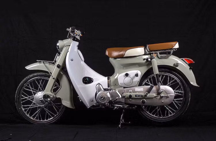 Ra mắt lần đầu vào năm 1958, tới nay Honda Super Cub C100 thế hệ đầu tiên đã trở thành một trong những "tượng đài" trong ngành công nghiệp xe máy. Ngay cả trong hiện tại, thiết kế của mẫu xe này vẫn được rất nhiều người ưa chuộng. Thế hệ Cub đầu tiên đã bị ngừng sản xuất từ năm 1966 để nhường chỗ cho thế hệ tiếp theo là C50.