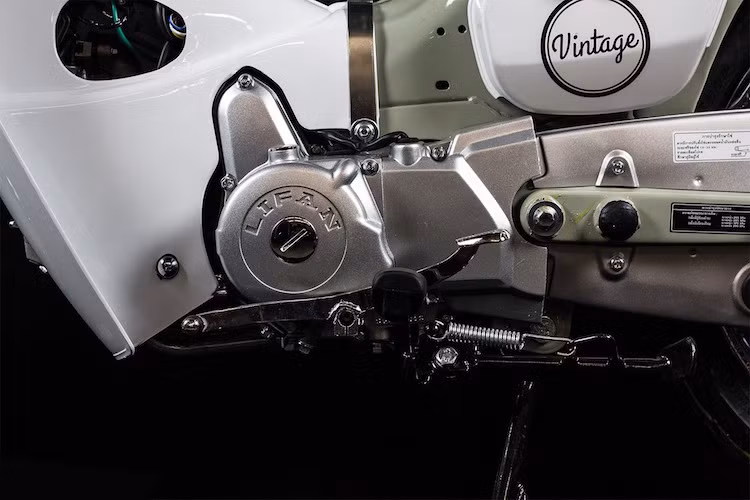 Về động cơ, Lifan Vintage đã không còn sử dụng máy 50 phân khối. Thay vào đó dung tích động cơ của xe đã tăng lên thành 110 cc và có kết cấu máy giống như Honda Wave.