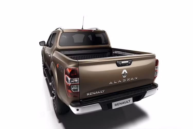 Tùy vào từng thị trường, Renault còn có thể bán chiếc xe với động cơ xăng 2.5 lít 160 mã lực hoặc động cơ diesel 2.5l với 2 mức công suất 160 và 190 mã lực. Khách hàng có thể lựa chọn các phiên bản hộp số sàn 6 cấp hoặc hộp số tự động 7 cấp, kèm theo hệ dẫn động cầu sau hoặc 4 bánh. Phiên bản dẫn động 4 bánh được trang bị sẵn khóa vi sai điện tử.