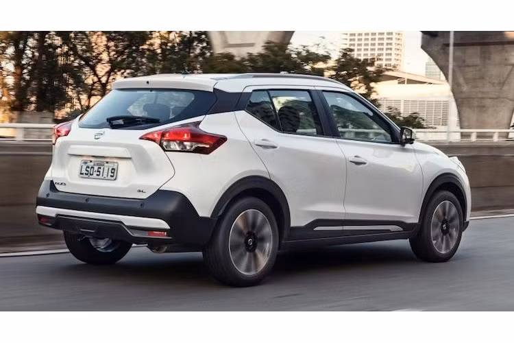 Kicks sẽ được sản xuất tại 2 nhà máy của hãng thuộc khu vực Nam Mỹ là Aguascalientes ở Mexico và Resende ở Rio de Janeiro, Brazil. Trước mắt, chiếc crossover giá rẻ này sẽ được bán ra đầu tiên tại Brazil vào ngày 5/8 tới đây. Sau đó, chiếc xe sẽ bắt đầu được phân phối tới hơn 80 quốc gia trên Thế giới.