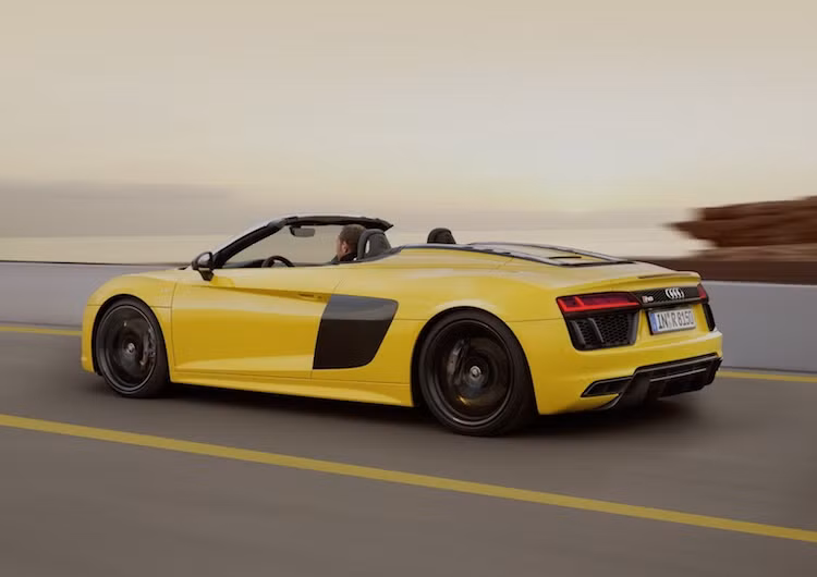 Audi R8 Spyder thế hệ mới sẽ được sản xuất thủ công duy nhất tại nhà máy của Audi ở Neckarsulm - Đức. Khách hàng cũng có thể tùy ý "cá nhân hóa" nội thất và ngoại thất chiếc xe theo ý muốn. Tại Đức, chiếc xe có giá khởi điểm là 179.000 Euro (tương đương 4,4 tỷ đồng). Khách hàng tại châu Âu có thể bắt đầu mua xe từ ngày 14/7/2016.