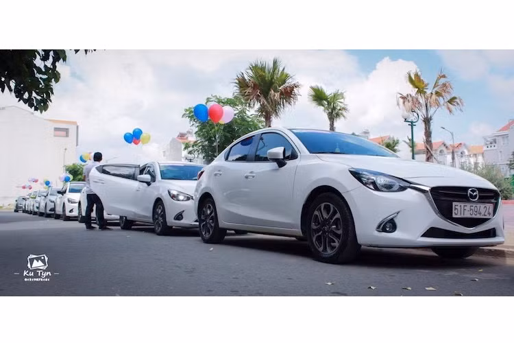 Ấn tượng trước ý tưởng của Sơn, nhiều thành viên của Team Mazda2 tại các tỉnh thành xung quanh Sài Gòn như Đồng Nai, Vĩnh Long... đã dành thời gian để cùng tới TP HCM góp mặt vào ngày vui của đôi bạn trẻ.