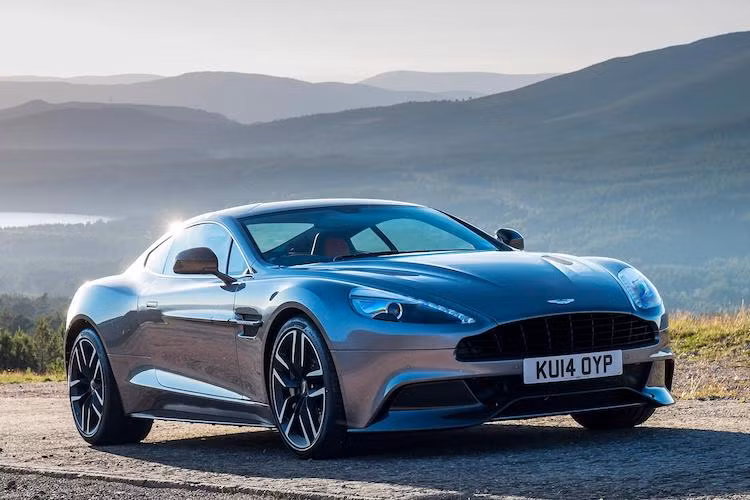 Vào cuối thập niên 1990 khi vẫn còn thuộc quyền sở hữu của Ford, Aston Martin đã tạo ra động cơ V12 6.0l từ 2 động cơ V6 của Ford Mondeo. Kể từ đó tới nay, các phiên bản của động cơ này được trang bị cho gần như tất cả các dòng xe của hãng, trừ V8 Vantage. Sắp tới với chiếc DB11, hãng cũng sẽ chuyển sang động cơ V12 tăng áp kép của Mercedes-AMG.