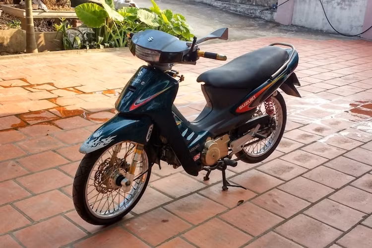 Ngay cả đối với người thích độ xe, những bản độ từ Viva đời cũ cũng rất hiếm gặp. Để "hồi sinh" dòng xe nổi tiếng này, một biker tại Việt Nam đã quyết định chọn Viva cho bản độ kiểng của mình.