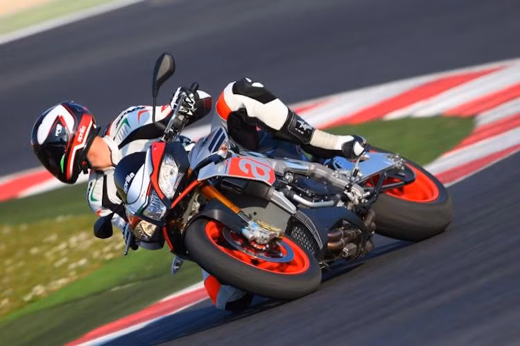 Aprilia RS4 đã giành chức vô địch World Superbike vào năm 2010 với tay đua Max Biaggi, dù đây mới chỉ là mùa giải thứ 2 nó tham gia. Trên đường phố, Aprilia khiến các nhà sản xuất khác "đau đầu" vì gần như đã đem một chiếc xe đua Moto GP ra ngoài đường công cộng. Tuy nhiên quan trọng hơn, nó là động lực giúp hãng đi đúng hướng sau nhiều năm gặp khó khăn.