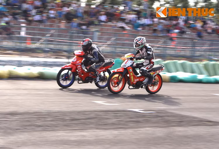 Một điều dễ nhận thấy ở tất cả các thể thức đó là tính cạnh tranh cực cao của các tay đua ở nhiều vòng, khi họ sẵn sàng áp rất sát đối thủ để chờ cơ hội bứt phá.