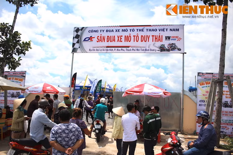 Trong năm 2015 vừa qua, Honda Việt Nam đã chính thức tổ chức chuỗi giải đua xe máy tại Bình Dương và Đà Nẵng với sự tham gia của hơn 172 lượt động viên sử dụng dòng xe số Honda và thu hút hơn 10.000 khán giả. Năm nay, chặng đua đầu tiên trong chuỗi giải đua đã diễn ra tại sân đua xe Môtô Duy Thái, thành phố Mới, tỉnh Bình Dương.