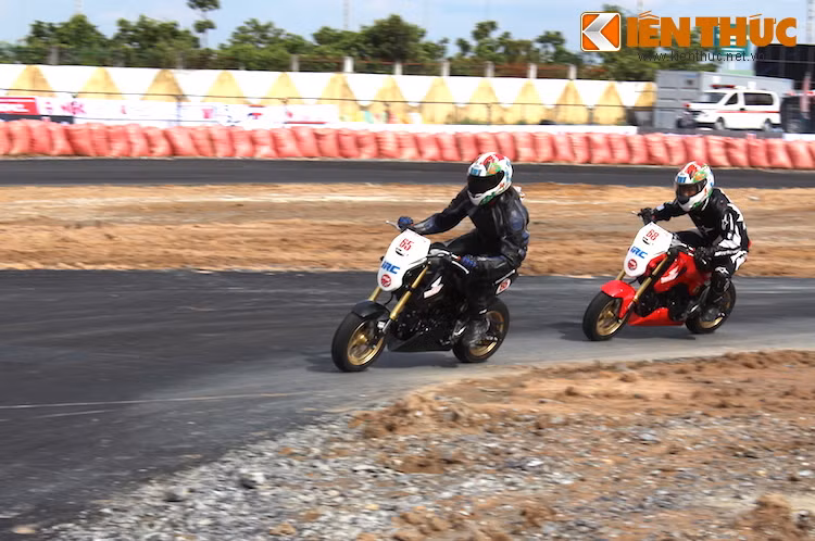 Với máy côn tay và kích thước nhỏ gọn của chiếc MSX, thể thức này cũng gây không ít bất ngờ cho khán giả.