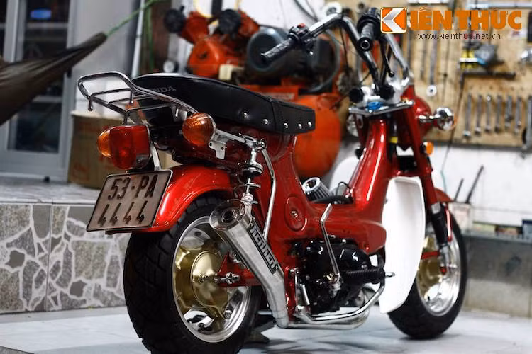 Chiếc Chaly đời cũ qua bàn tay của những người thợ Việt và hàng loạt các đồ chơi từ Nhật đã trở nên đầy "chất chơi" và hấp dẫn.