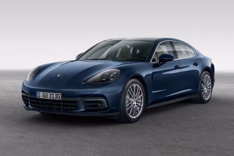 Dù vừa mới ra mắt, nhưng Porsche Panamera 4S Diesel đã "ẵm" cùng lúc 2 danh hiệu là chiếc Porsche sử dụng động cơ diesel mạnh nhất trong lịch sử và chiếc xe diesel nhanh nhất Thế giới.