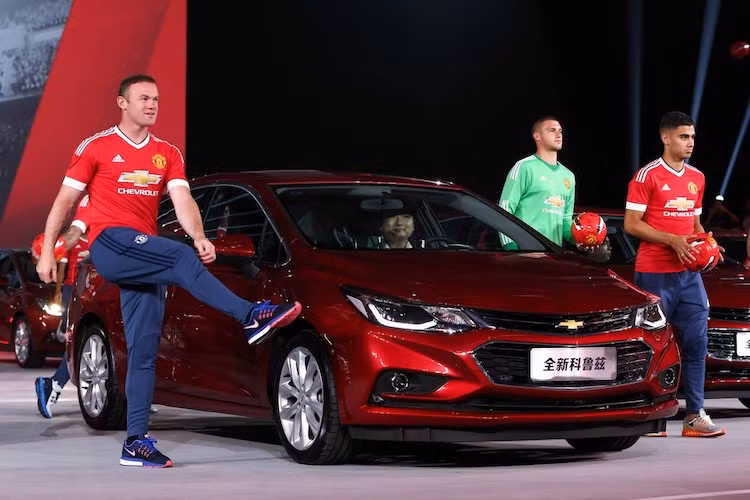 Ra mắt lần đầu tại Mỹ cách đây hơn 1 năm, Chevrolet Cruze 2017 đã được thiết kế lại toàn bộ so với thế hệ cũ. Không thể phủ nhận rằng với phong cách thiết kế mới nhất của Chevrolet, Cruze 2016 trông năng động và thể thao hơn rất nhiều so với thế hệ hiện tại.