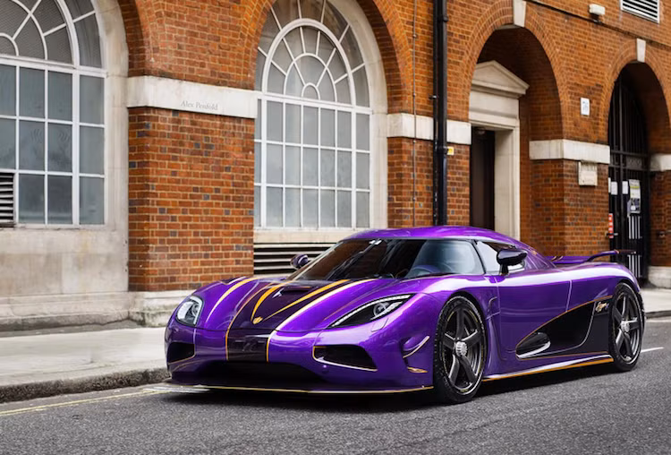 Chính vì vậy, cứ vào mùa hè hàng năm, London lại trở thành một trong những "thánh địa" quy tụ nhiều siêu xe khủng, siêu xe "hàng độc" nhất thế giới. Trong ảnh là một chiếc Koenigsegg Agera RS với số lượng sản xuất chỉ 25 chiếc.