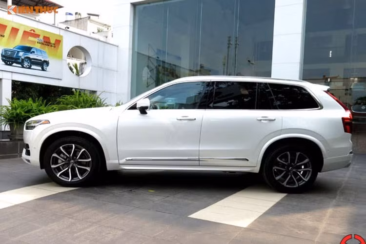 Với chiếc siêu xe Audi mới nhất này, gia đình Phan Thành đã có trong tay một bộ sưu tập tương đối đầy đủ các dòng siêu xe động cơ đặt giữa tầm trung nổi tiếng Thế giới. Sắp tới, nhiều khả năng chiếc xe SUV hạng sang Volvo XC90 chính hãng đầu tiên tại Việt Nam cũng sẽ thuộc sở hữu của vị thiếu gia này vào tháng tới.