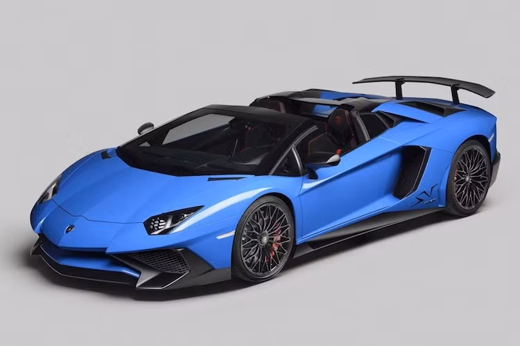 Siêu xe mui trần mới nhất của Lamborghini là Lamborghini Aventador SV Roadster đứng thứ 5, nhanh ngang với Pagani Zonda Cinque Roadster.