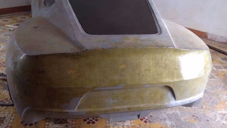 Ở phía sau, phần đuôi của One-77 đã được lên hình thành công, tuy nhiên các chi tiết như đèn hậu của xe vẫn chưa hoàn thiện. Mô hình này cũng sẽ chỉ mô phỏng ngoại thất của One-77 thay vì có đầy đủ nội thất.