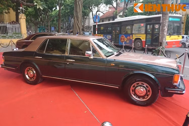 Chiếc Rolls-Royce Silver Spirit này thuộc phiên bản đầu tiên (Mark I) của dòng xe, được sản xuất từ năm 1980-1989. Xe sử dụng động cơ 6,75l V8 và hộp số tự động 3 cấp.