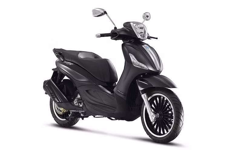 Riêng Beverly 300 còn có thêm một phiên bản đặc biệt khác là Police, nổi bật với màu sơn màu đen mờ toàn thân, và logo Police trên yếm trước. Khách hàng mua phiên bản này cũng được tặng kèm một mũ bảo hiểm 3/4 đầu cũng có tông màu đen tương tự.