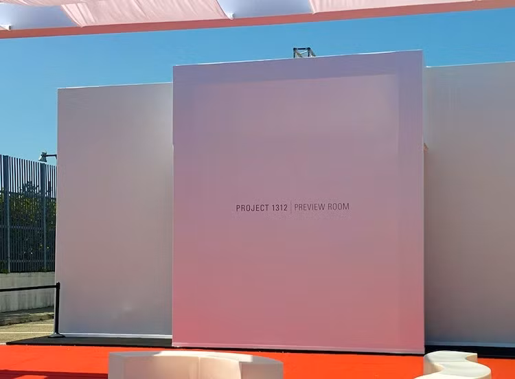 Cũng giống như Ducati đã từng làm với Scrambler vào năm 2014, phòng trưng bày bí ẩn của Supersport tại WDW 2016 ở Misano, Ý được nằm tách biệt với phần còn lại của lễ hội và được bảo vệ nghiêm ngặt. Bên ngoài phòng trưng bày này có ghi "Project 1312", ám chỉ Supersport là dự án xe mới thứ 13 của Ducati kể từ năm 2012.