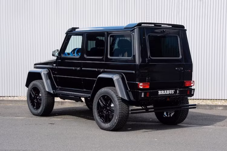Tuy nhiên so với tiêu chuẩn thường thấy của hãng, chiếc G500 4x4² có thiết kế bên ngoài không có nhiều thay đổi, khi Brabus vẫn giữ nguyên kiểu dáng cực "ngầu" cho xe.