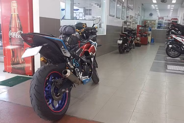 Vào ngày 1/7/2016, nhiều chủ sở hữu R3 trên cả nước đã đem những chiếc xe của mình tới các đại lý Sport Shop của Yamaha trên cả nước để chữa lỗi. Theo phản ánh của nhiều chủ xe, thời gian khắc phục lỗi sẽ tùy thuộc vào từng đại lý, khi những đại lý có sẵn linh kiện thay thế sẽ sửa chữa xe nhanh hơn và không mất nhiều thời gian chờ đợi đặt phụ tùng.