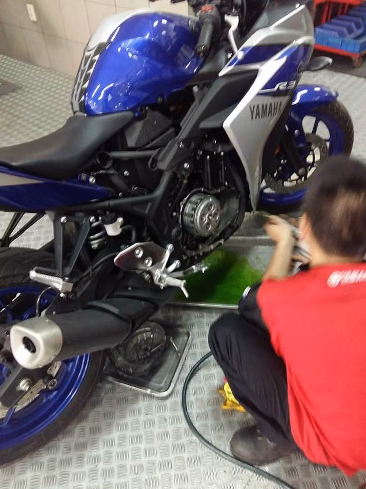 Tuy nhiên do thời gian khắc phục khá lâu, nhiều người đã đem xe tới sửa chia sẻ rằng nên liên hệ trước với các Trung tâm chăm sóc khách hàng theo số điện thoại 18001588 (miễn phí) từ Thứ hai đến Chủ Nhật (8:00-22:00) hoặc các đại lý Yamaha Sport Shop gần nhất tại Hà Nội, Sài Gòn, Đà Nẵng, Cần Thơ và Hải Phòng để đặt lịch trước.