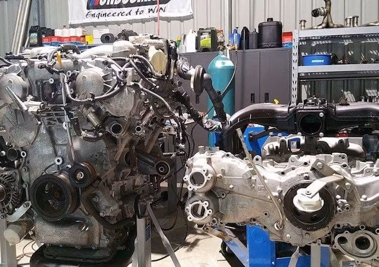 Tuy nhiên, việc lắp động cơ này lên chiếc GT86 với kích thước nhỏ hơn là một "bài toán" khó khi VR38DETT không chỉ dài hơn mà còn cao gấp đôi so với máy FA20 nguyên bản của xe.