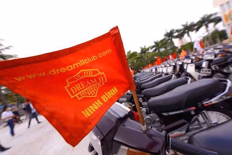 Được thành lập cách đây 3 năm, câu lạc bộ Honda Dream II Club Ninh Bình là một sân chơi chung dành cho những người yêu dòng xe Honda Dream II tại Ninh Bình, trực thuộc diễn đàn chung của những người chơi Dream tại nước ta là Dream II Club Việt Nam.