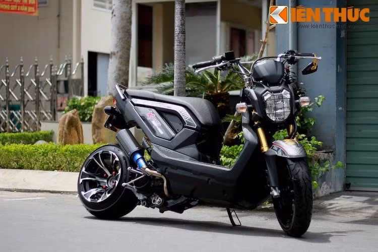 Tại Thái Lan và ngay cả Việt Nam, phong trào chơi Zoomer X diễn ra khá rầm rộ khi dòng xe này có rất nhiều phụ tùng nâng cấp từ các hãng khác nhau hoặc sử dụng chung với Honda MSX 125. Chiếc Zoomer X này cũng đã được chủ nhân nâng cấp bằng hàng loạt các món đồ chơi độc đáo, khiến nó càng trở nên cá tính hơn.