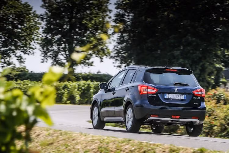 Hiện tại hãng sản xuất Suzuki chưa tiết lộ giá bán của S-Cross 2017.