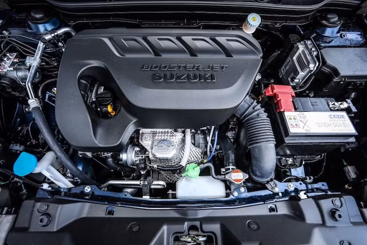 Thay đổi lớn nhất của S-Cross 2017 đó là Suzuki đã thay thế cho chiếc xe một loạt các động cơ xăng tăng áp BoosterJet mới. Tại Ý, xe được bán với 2 phiên bản là 3 xi-lanh 1.0l (112 PS/170 Nm) và 4 xi-lanh 1.4 lít (140 PS/220 Nm). Tùy từng phiên bản, xe có thể sử dụng hộp số sàn 5 cấp hoặc tự động 6 cấp.