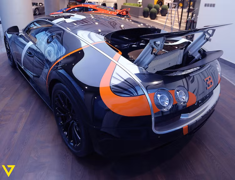 "Hậu duệ" của Veyron là Chiron vẫn sử dụng động cơ tương tự nhưng có công suất càng lớn hơn và tốc độ tối đa nhanh hơn. Tuy nhiên do phải tới năm 2018 Bugatti mới chính thức thực hiện việc phá kỷ lục với Chiron nên Veyron Supersport sẽ còn giữ "ngai vàng" trong ít nhất 18 tháng nữa.