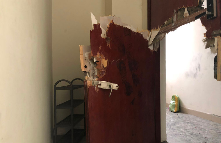 Người dân sống tại chung cư Carina Plaza đã được di tản đi nơi khác, chưa biết đến bao giờ mới được trở lại tổ ấm của mình.